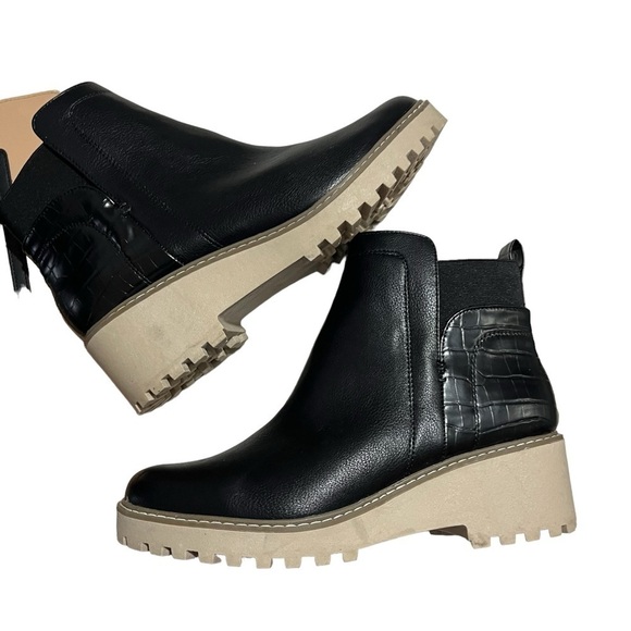 DV Dolce Vita Reilly Wedge Lug Chelsea Booties Black Size 11 Women’s - Picture 8 of 10